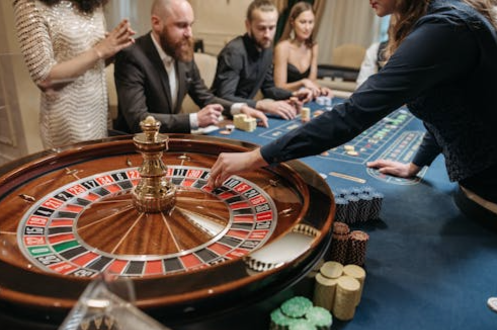 Why Live Casinos Beat Traditional Ones for Ottawa Gamblers