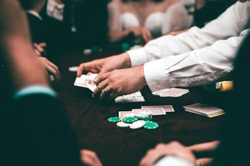 Why Live Dealer Games Stand Out in Victoria
