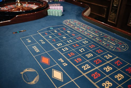 Why Live Dealer Games Draw Crowds in Regina